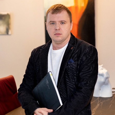 Евгений Жук